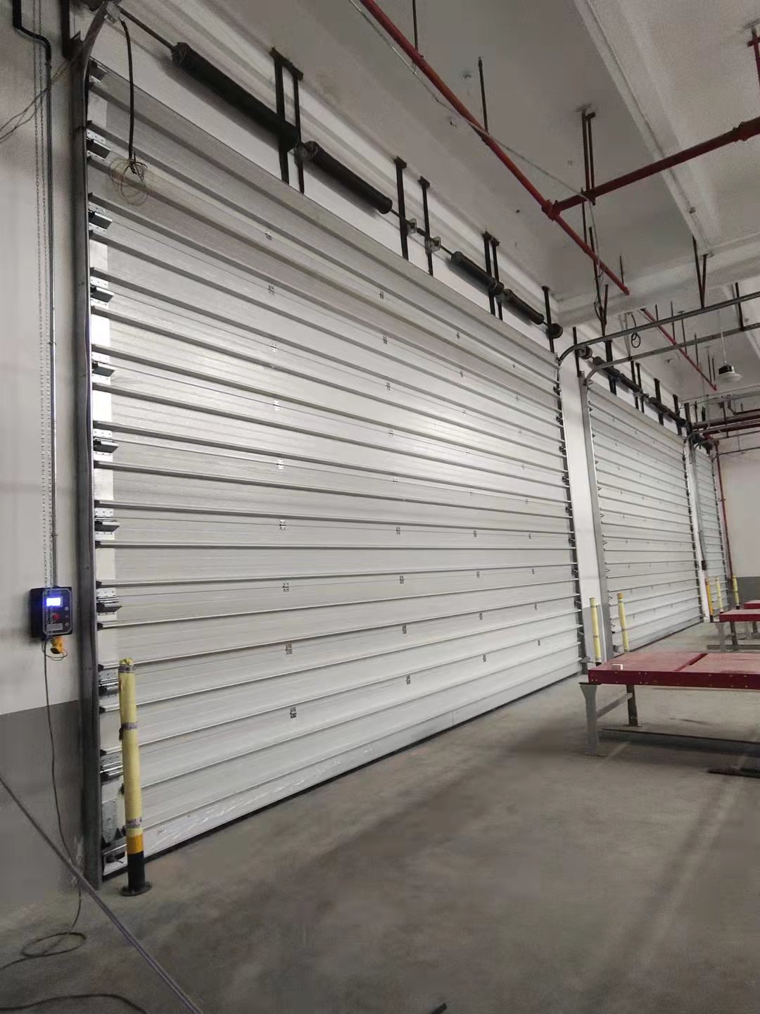 华侨城物流园翻板电动门安装现场