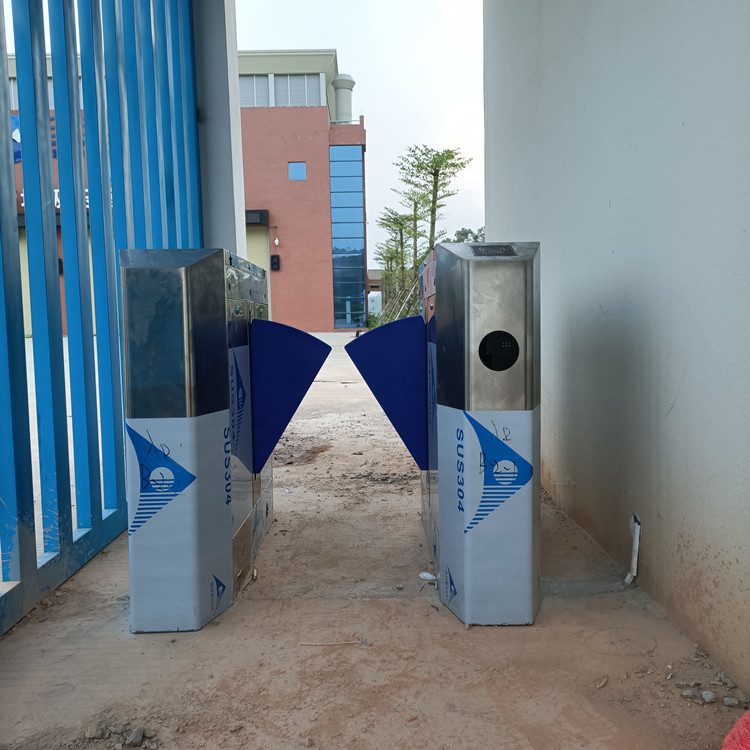 汕尾市三峰环保发电厂陆河站安装人行通道翼闸